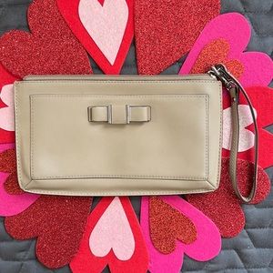 Coach EUC Bow Wristlet Sand Saffino Leather